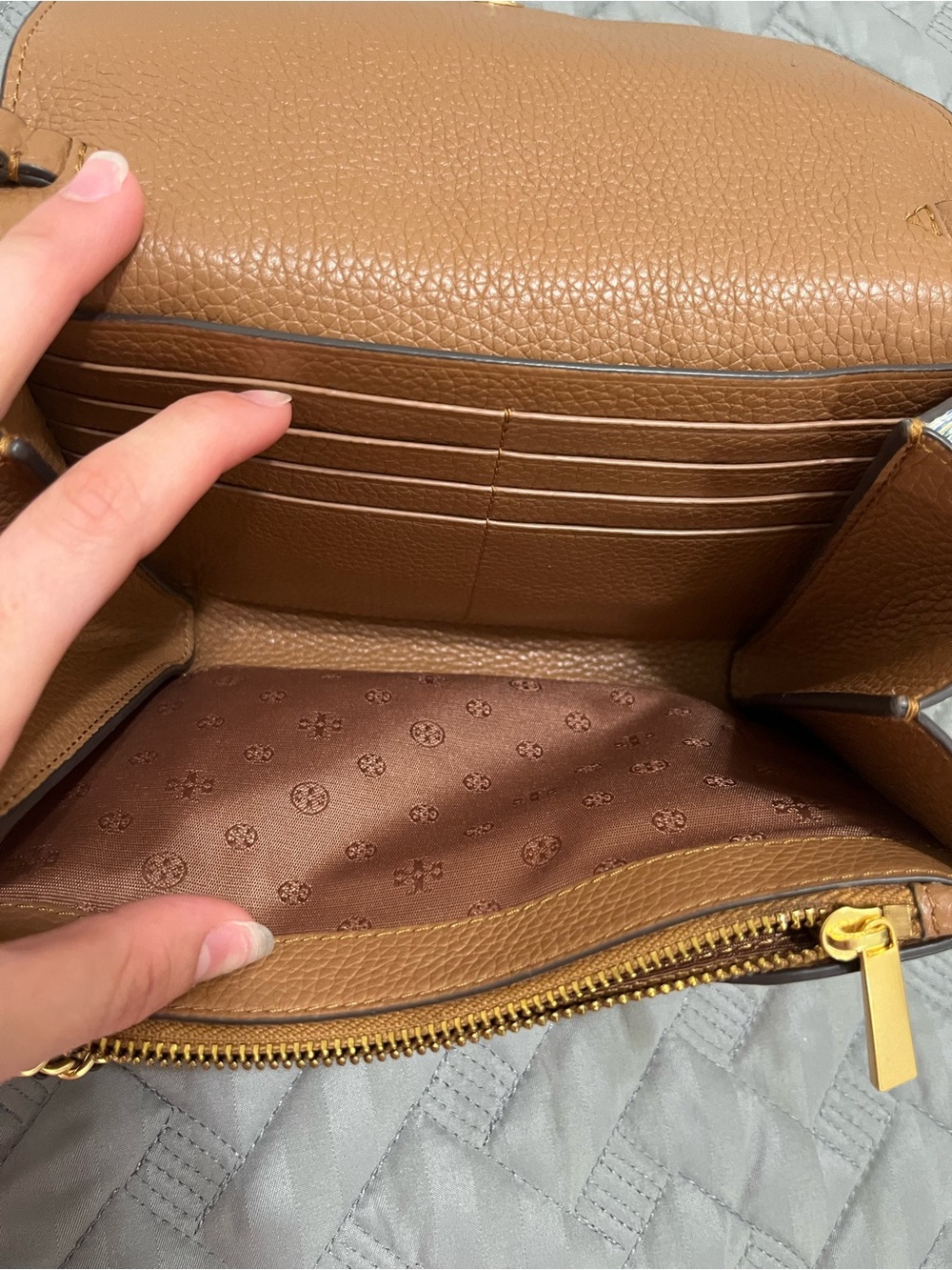 Tory Burch Yellow Floral Leather Crossbody with Gold Logo - Picture 4 of 15